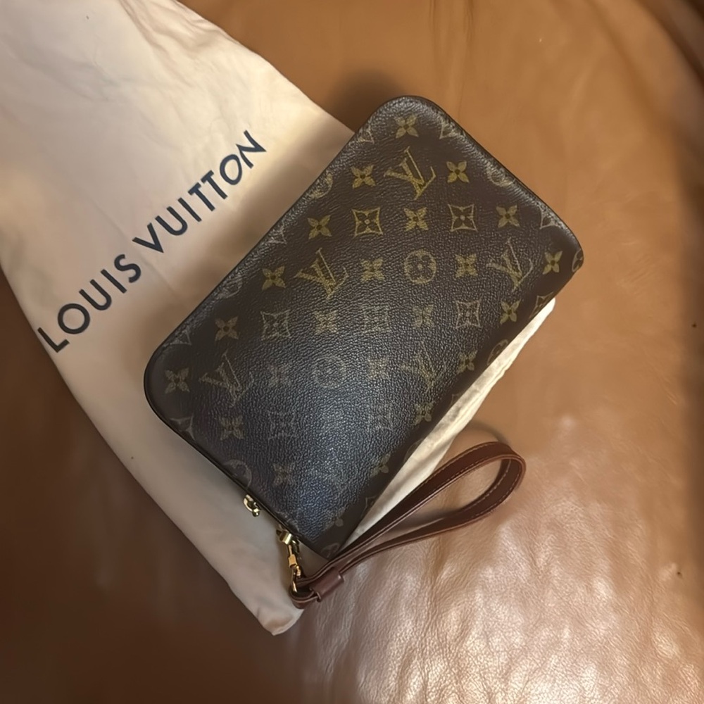 LV Wristlet Vintage EUC no rust no peeling!